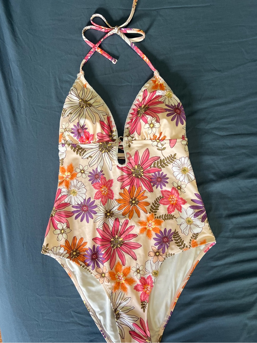 Cupshe Floral Halter One-Piece Swimsuit in Cream - Size Medium
